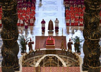 corpo-papa-basilica-velorio