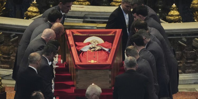 corpo-papa-funeral-chefes-estado