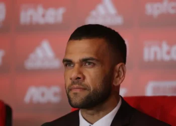 Movimento feminista protesta contra revogação da pena de Daniel Alves