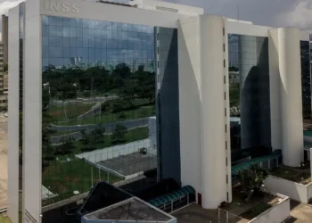 Governo antecipa 13º de aposentados do INSS para abril e maio