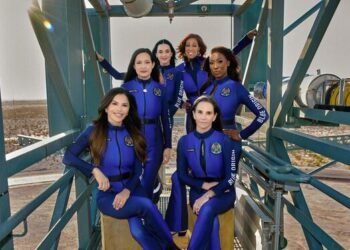 Lady Bezos firma le tute spaziali per le donne del New Shepard