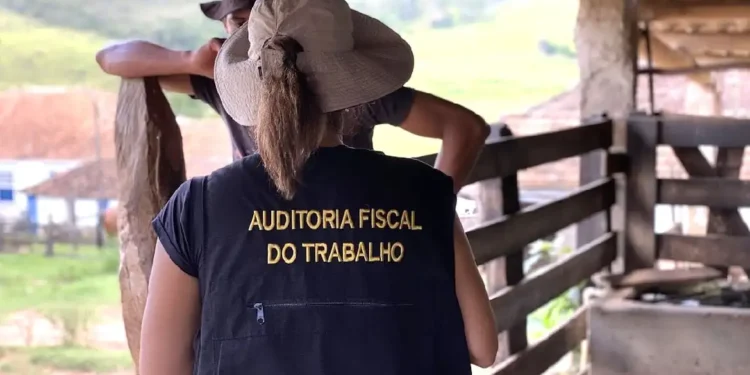 Lista suja do trabalho escravo tem 155 novos empregadores incluídos