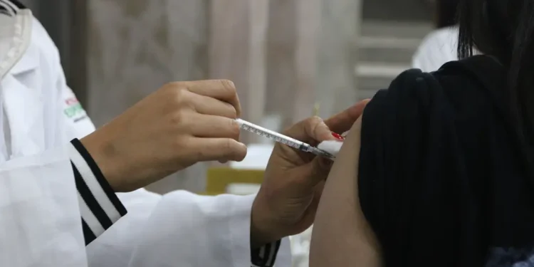 Casos de covid-19 fazem cidade do Amazonas retomar uso de máscara