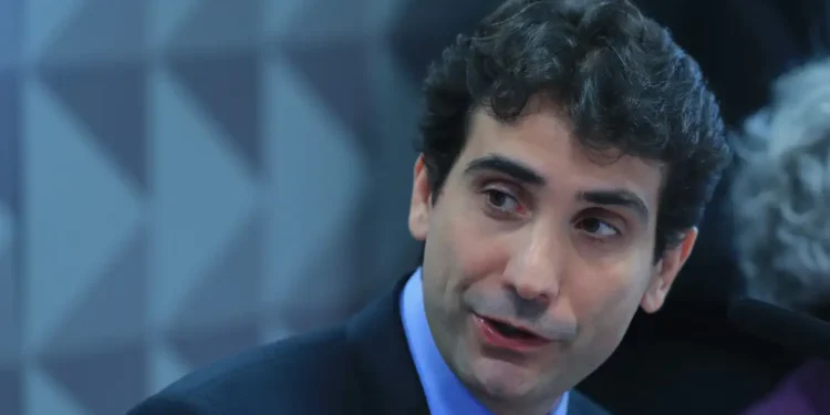 BC avalia se taxa Selic está suficiente diante da guerra de tarifas