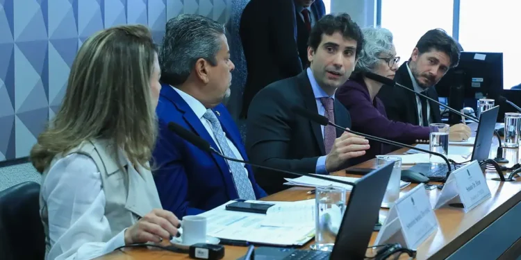 Apostadores destinam até R$ 30 bi por mês a bets, informa BC