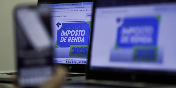 IR 2025: saiba como incluir dependentes e deduzir despesas