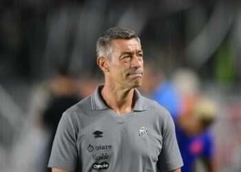 Santos demite técnico Pedro Caixinha após início difícil no Brasileiro