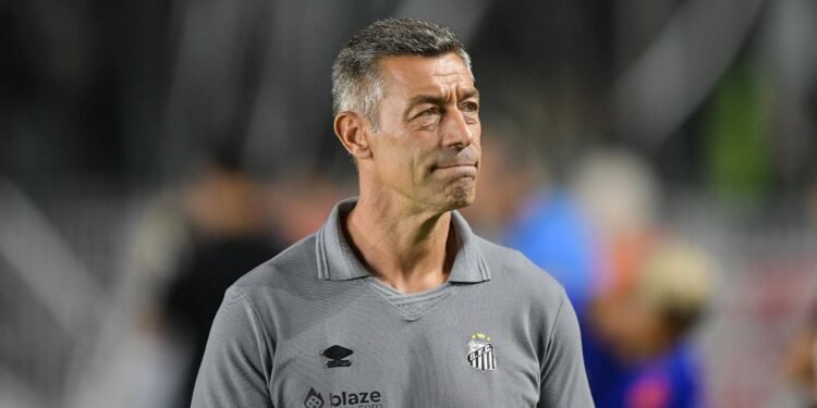 Santos demite técnico Pedro Caixinha após início difícil no Brasileiro