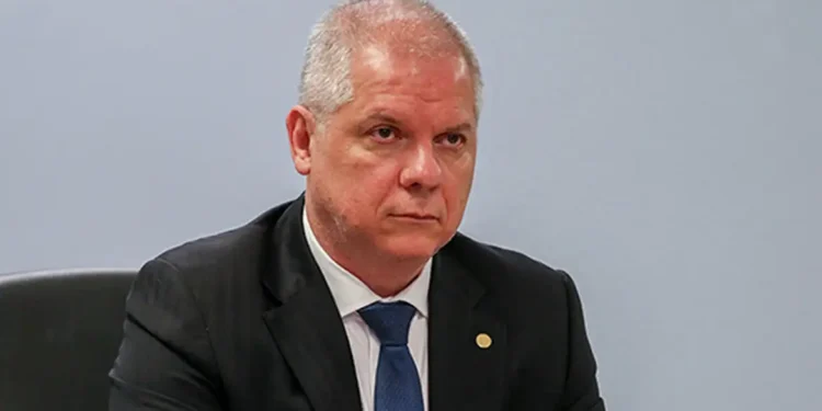 Lula determina demissão do presidente do INSS