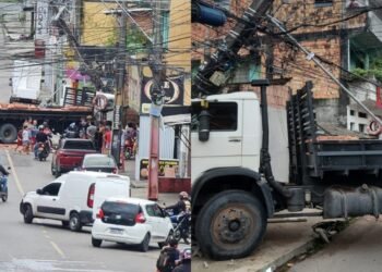 Caminhão perde controle e bate contra poste de luz e muro de residência na zona Centro-Sul de Manaus (Fotos: Reprodução/ redes sociais)