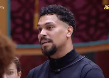 Vinícius se assumiu bissexual em rede nacional (Foto: Reprodução/TV Globo)