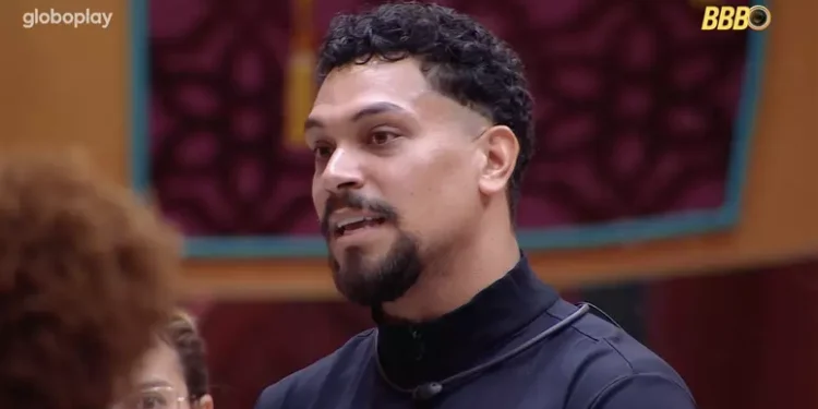 Vinícius se assumiu bissexual em rede nacional (Foto: Reprodução/TV Globo)