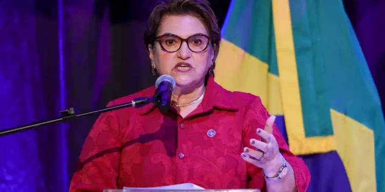 Posse da ministra das Mulheres vira ato de apoio a Marina Silva