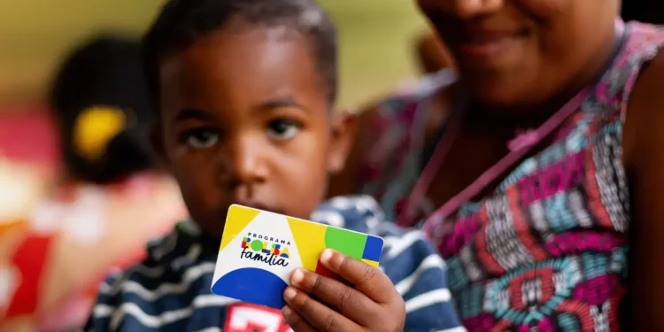 Caixa começa a pagar Bolsa Família de maio