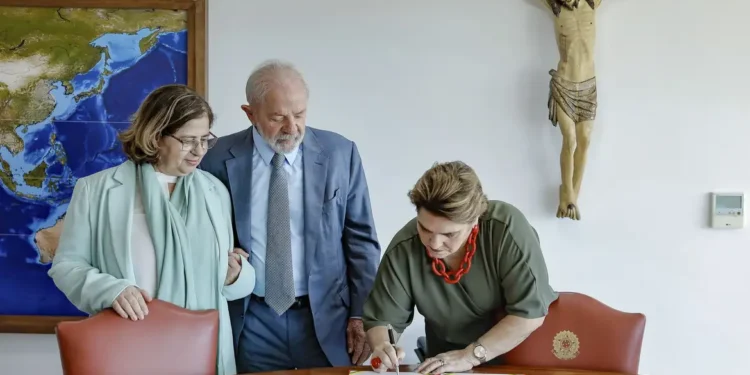 'Lula quer mulheres mais contentes e protegidas', diz nova ministra