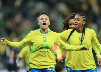 Dudinha brilha e seleção feminina derrota Japão