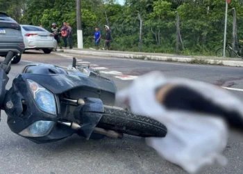 Motoqueiro morre após colidir com motorista sem habilitação - (Diana Rodrigues/Rios de Notícias).