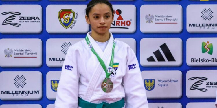 Ana Paula Sena é bronze na Polônia (2)