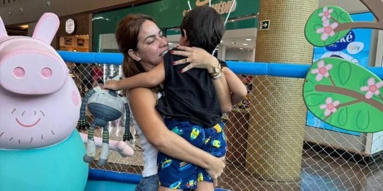 Criança é entregue à polícia após 75 dias longe da mãe em disputa de guarda em Manaus