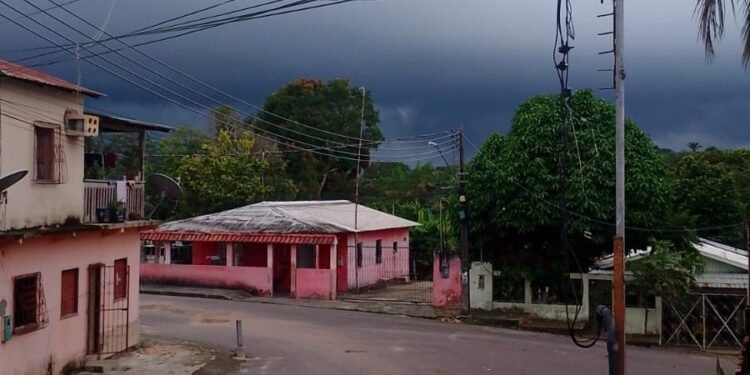 Defesa Civil emite alerta de chuvas intensas na Região Metropolitana de Manaus