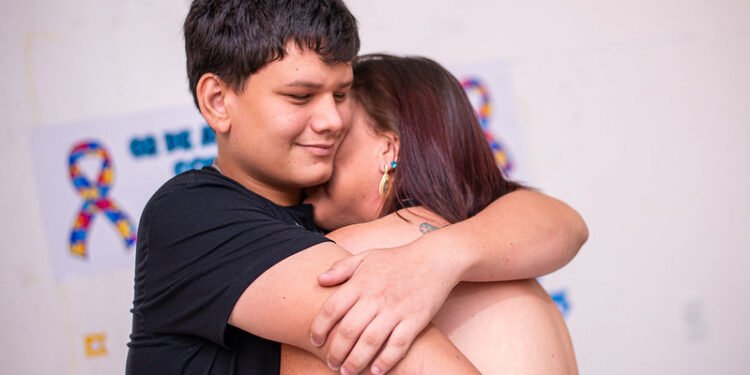 Dia do Abraço conheça os benefícios de abraçar quem nós amamos