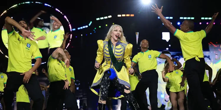 Lady Gaga se apresenta na Praia de Copacabana em 3 de maio de 2025, no Rio de Janeiro, Brasil. (Foto de Kevin Mazur/WireImage para a Live Nation)