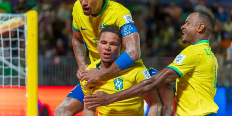 Brasil goleia Omã pela fase de grupos do Mundial de Beach Soccer – Foto: Marlon Panagary / CBF