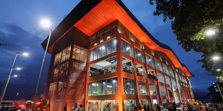 Projeto quer proibir nome de familiares de políticos em obras públicas de Manaus