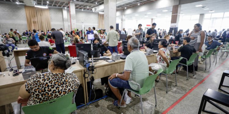 'Registre-se' oferece emissão de documentos e serviços de saúde em Manaus