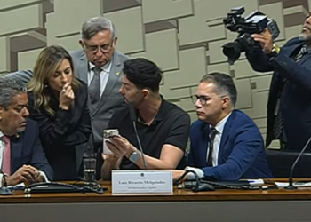 Influenciador Rico Melquiades demonstra apostas na CPI das Bets