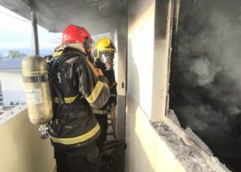 Incêndio destrói casa no Alvorada e moradores perdem tudo