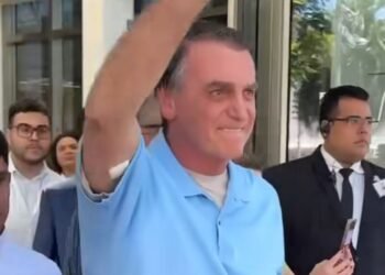Jair Bolsonaro tem alta após três semanas internado em Brasília