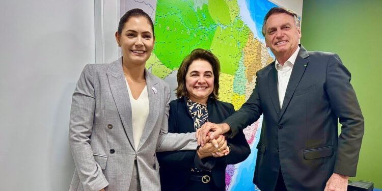 Bolsonaro confirma Maria do Carmo como pré-candidata da direita ao Governo do Amazonas