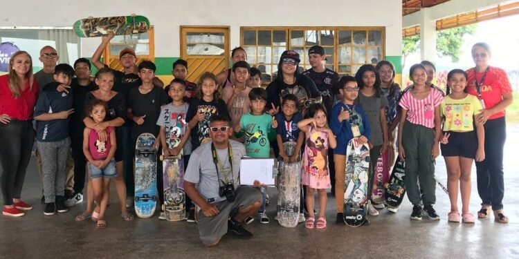 Campeonato reúne skatistas mirins no Mutirão