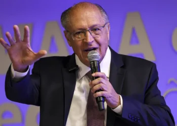 Alckmin passa por exames após sentir enjoo e dores abdominais