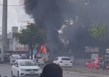 'Amarelinho' pega fogo e assusta moradores da zona Leste (Foto: Reprodução/Internet)