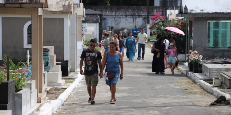 cemiterios-manaus-movimentacao-dia-maes