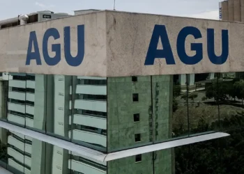 AGU pede bloqueio de bens de mais 14 investigados por fraude no INSS