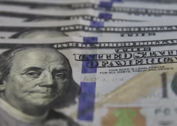 Dólar inicia mês em baixa com chances de negociação entre EUA e China