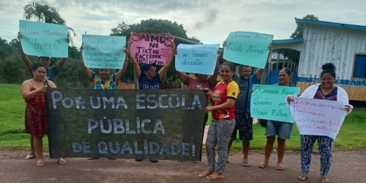 Moradores protestam contra abandono de escola municipal em ramal do São José em Careiro Castanho