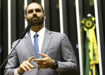 Moraes abre inquérito para investigar Eduardo Bolsonaro