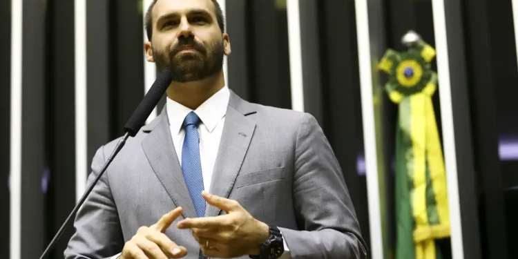 Moraes abre inquérito para investigar Eduardo Bolsonaro