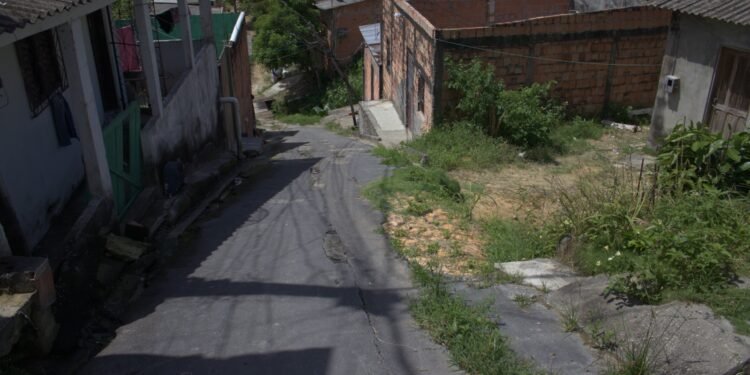 rua-fala-manaus-buracos