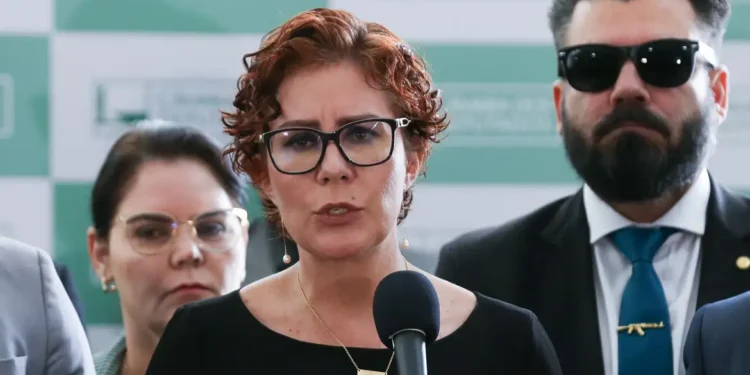 Câmara autoriza licença de 127 dias à deputada Carla Zambelli - (Foto: Lula Marques/ EBC)