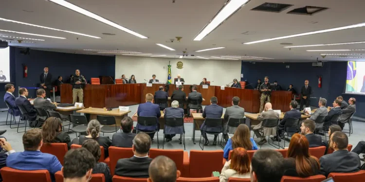 Bolsonaro nega que Marinha tenha colocado tropas à disposição dos atos de 8 de janeiro