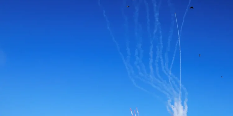 Irã lança mísseis contra base militar dos Estados Unidos no Catar