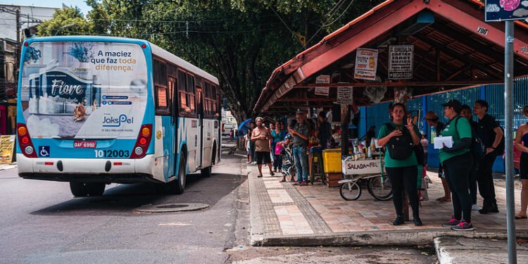 Terminais e linhas de ônibus não vão mais aceitar pagamento em dinheiro a partir de segunda, 23