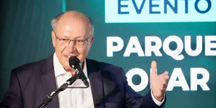 Nova tarifa de Trump sobre o aço vai encarecer produto, diz Alckmin