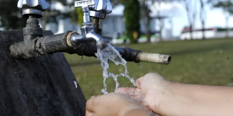 Abastecimento de água será interrompido em mais de 300 comunidades de Manaus