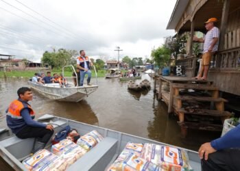 Cheia no Amazonas afeta mais de 454 mil pessoas